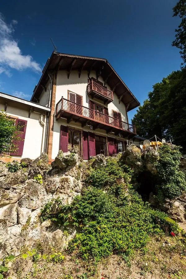 Le Chalet Montegut Hebergements Insolites Hotel Coulandon Campsite