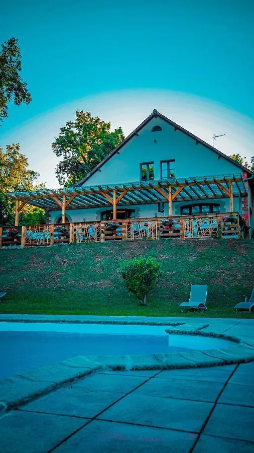 Le Chalet Montegut Hebergements Insolites Hotel Coulandon