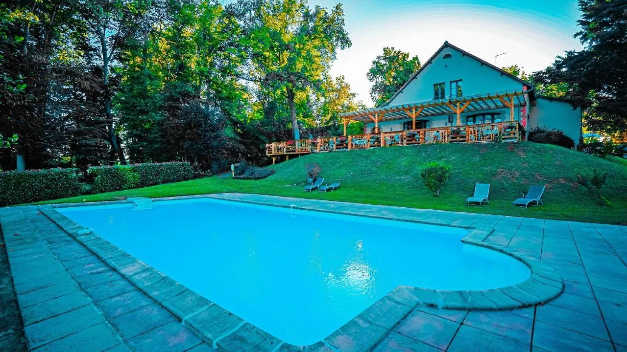 Le Chalet Montegut Hebergements Insolites Hotel Coulandon France